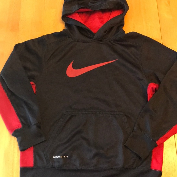 boys nike therma hoodie